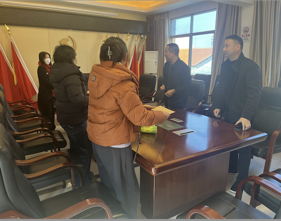 情暖新春 關(guān)愛同行